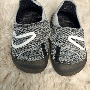 Nike Kids Black and Gray Sneakers